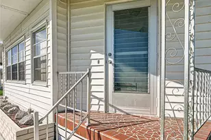 1129 Elkhart Cir, Tavares, FL 32778 - Photo 5