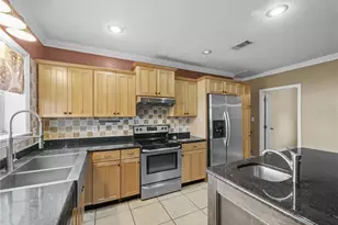 31400 Saunders Dr, Tavares, FL 32778 - Photo 11