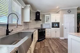 1116 Elkhart Cir, Tavares, FL 32778 - Photo 11