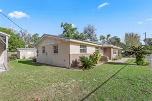 2376 Cr 444, Lake Panasoffkee, FL 33538 - Photo 7