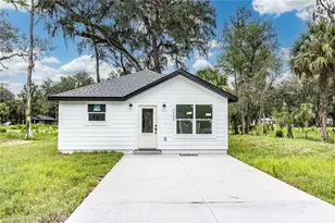 2399 Cr 423, Lake Panasoffkee, FL 33538 - Photo 1