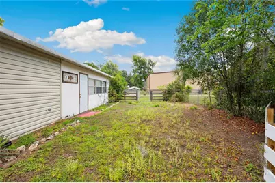 2072 NW 10th Terrace, Lake Panasoffkee, FL 33538 - Photo 11