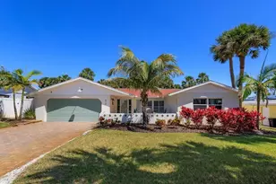 910 Locust St, New Smyrna Beach, FL 32169 - Photo 1