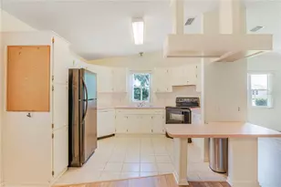 1114 Paradise Dr, Lady Lake, FL 32159 - Photo 7