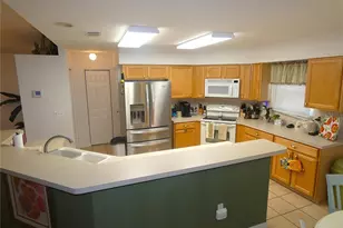 751 Old Oaks Ln, Leesburg, FL 34748 - Photo 9