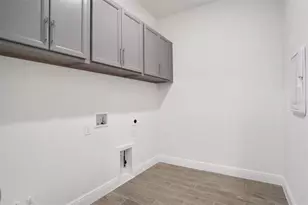 9035 Duany Ln, Lakewood Ranch, FL 34240 - Photo 17