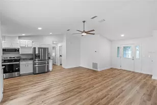 810 Ridge Ave, Wildwood, FL 34785 - Photo 5