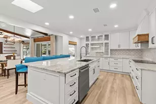 827 SW Kings Bay Dr, Crystal River, FL 34429 - Photo 13