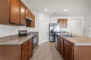 2024 Griffin Oaks Wy, Tavares, FL 32778 - Photo 9