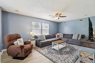 3040 Griffin View Dr, Lady Lake, FL 32159 - Photo 7