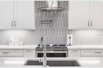 2540 NE 108th Lane, Oxford, FL 34484 - Photo 9