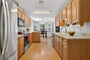 32805 Oak Park Dr, Leesburg, FL 34748 - Photo 9