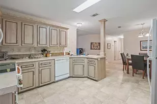 4214 Joslyn Ln, Lady Lake, FL 32159 - Photo 17