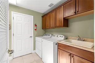 949 Isle of Palms Path, The Villages, FL 32162 - Photo 21