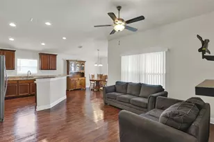 4229 Barnsley Ln, Tavares, FL 32778 - Photo 5