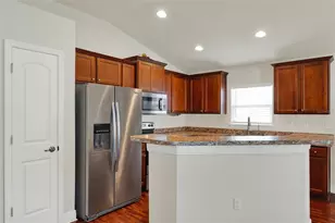 4229 Barnsley Ln, Tavares, FL 32778 - Photo 9