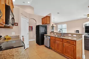 4877 Grassy Knoll Dr, Tavares, FL 32778 - Photo 17