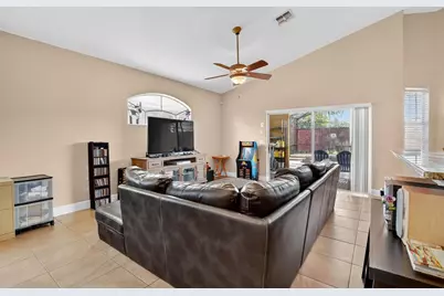 4877 Grassy Knoll Drive, Tavares, FL 32778 - Photo 11