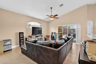 4877 Grassy Knoll Dr, Tavares, FL 32778 - Photo 11