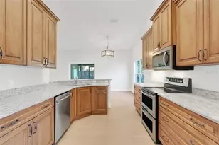 210 E Baker St, Minneola, FL 34715 - Photo 5