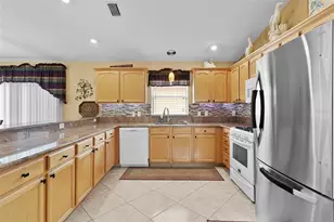 1537 Barnwell Pl, The Villages, FL 32162 - Photo 5