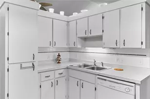 1003 Woodward Oaks Cir, Eustis, FL 32726 - Photo 9