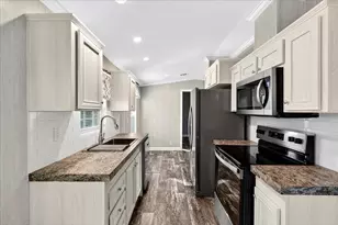 9404 Loras St, New Port Richey, FL 34654 - Photo 3