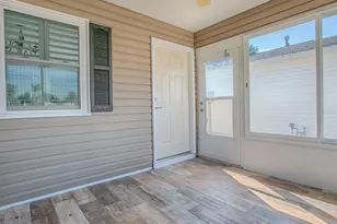 17235 SE 93rd Demoss Ct, The Villages, FL 32162 - Photo 5