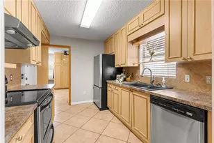 748 Hernandez Dr, The Villages, FL 32159 - Photo 5