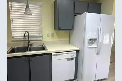 1617 Hilton Head Boulevard, Lady Lake, FL 32159 - Photo 9