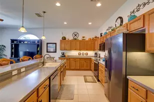 25301 Forest Oak Ct, Leesburg, FL 34748 - Photo 9