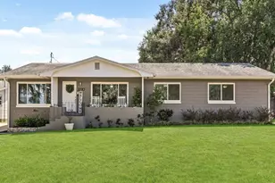 1210 E Caroline St, Tavares, FL 32778 - Photo 3