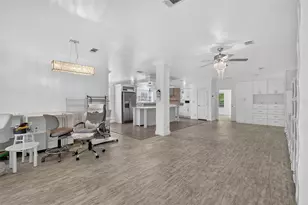 1115 Elkhart Cir, Tavares, FL 32778 - Photo 9