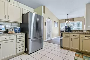 4949 Sawgrass Lake Cir, Leesburg, FL 34748 - Photo 11