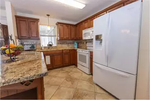 1737 Lauren Ln, Lady Lake, FL 32159 - Photo 9