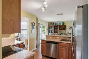 26104 Newcombe Cir, Leesburg, FL 34748 - Photo 11