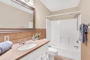 229 W McClendon St, Lady Lake, FL 32159 - Photo 17