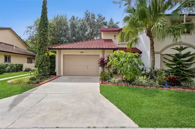 1130 Avenida De Las Casas, Lady Lake, FL 32159 - Photo 1