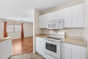 1611 Campos Dr, The Villages, FL 32162 - Photo 13