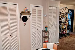 372 W Collins St, Umatilla, FL 32784 - Photo 5