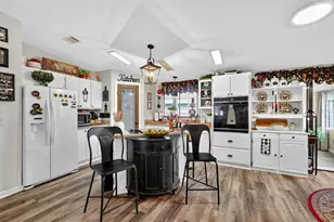 1715 Lilly Ln, Lady Lake, FL 32159 - Photo 17