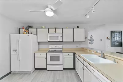 3374 Castlegate Court, The Villages, FL 32163 - Photo 11