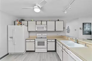 3374 Castlegate Ct, The Villages, FL 32163 - Photo 11