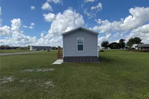 1101 NW 12th Ln, Lake Panasoffkee, FL 33538 - Photo 3