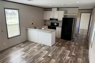 1101 NW 12th Ln, Lake Panasoffkee, FL 33538 - Photo 9