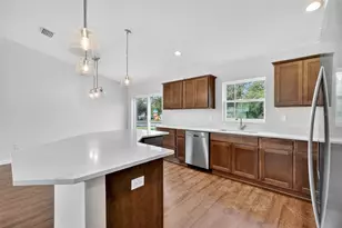 1220 Padgett Cir, Lady Lake, FL 32159 - Photo 9