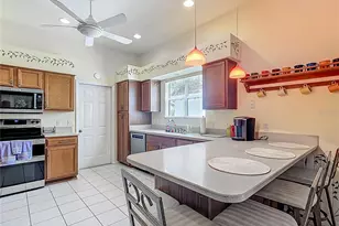 208 Desota Ct, Lady Lake, FL 32159 - Photo 13