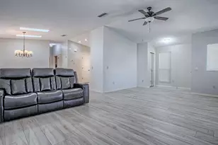 1133 Del Toro Dr, The Villages, FL 32159 - Photo 11