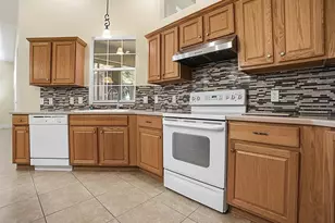 17627 SE 88th Covington Cir, The Villages, FL 32162 - Photo 11