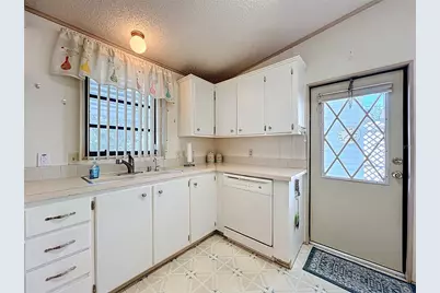 25125 Bellevue, Leesburg, FL 34748 - Photo 17